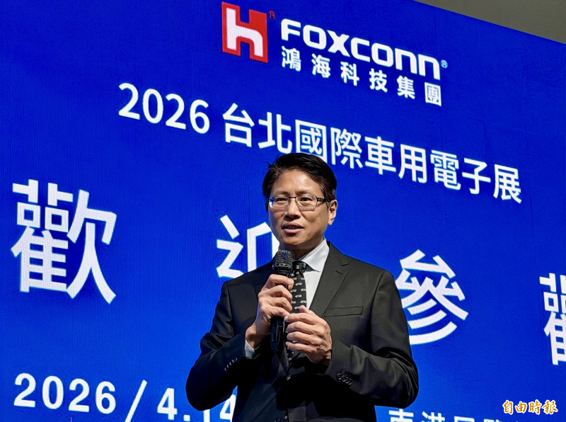 鴻海發言人巫俊毅今日表示，公司高雄電池中心現階段將初步以磷酸鋰鐵電池為主力產品，今年正式邁入量產階段。（記者方韋傑攝）