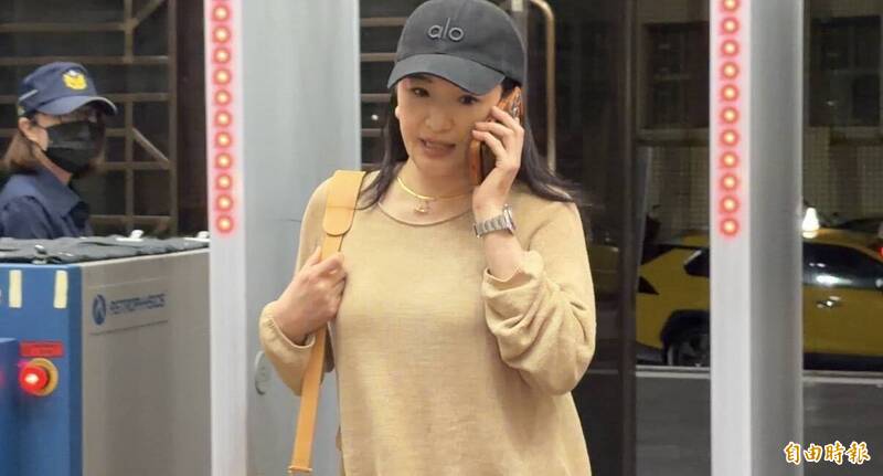 王婉玲北檢複訊30萬交保。（記者劉詠韻攝）