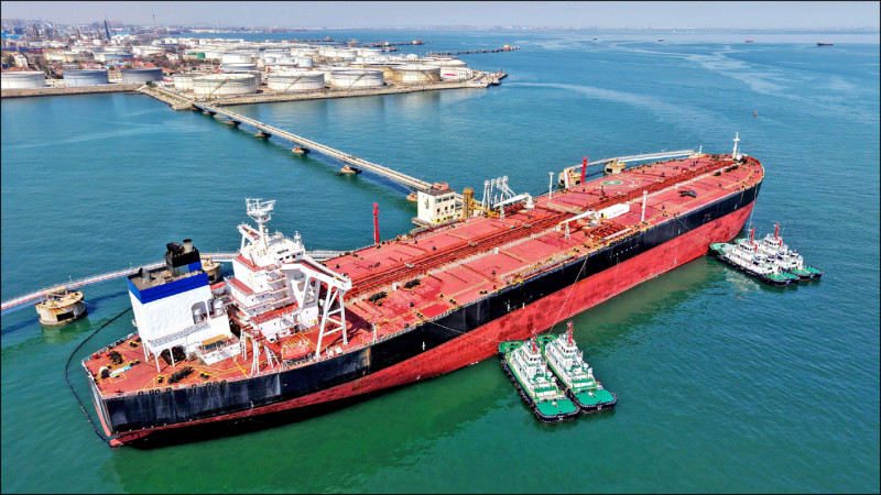 趁伊朗戰爭囤油 貝森特批中不可靠