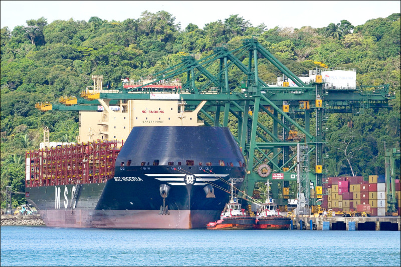 中威脅兩大航商 退出巴拿馬港口營運