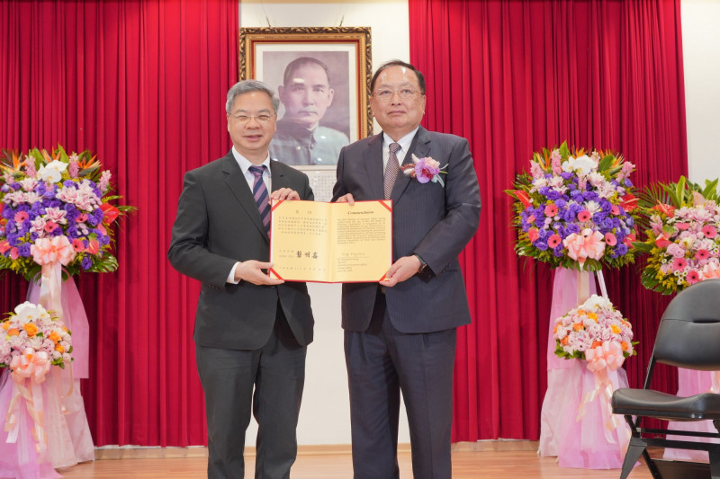 中小企業總會李育家 獲頒經濟專業獎章