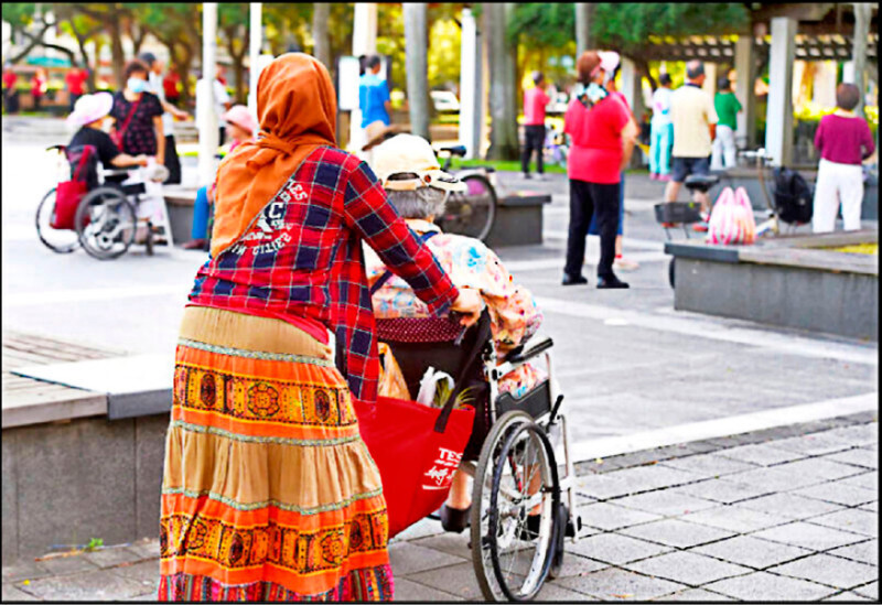 缺工困境4》「老老人」20年後翻倍 照護海嘯襲捲50萬家庭