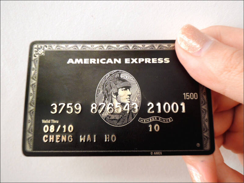 年薪百萬也能拿「黑卡」？日媒揭 : 不是有錢就行、關鍵在「這幾件事」