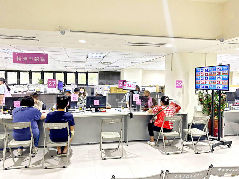 ＜財經週報-報稅＞三代同堂租屋族年收破 218 萬才要繳 滿 18 歲子女「這樣報」更節稅