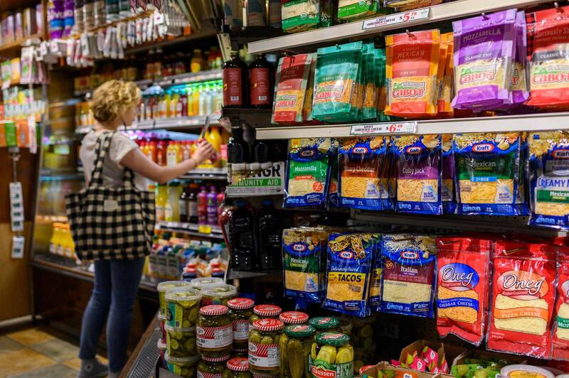 美國4月消費者信心指數 跌至歷史新低49.8