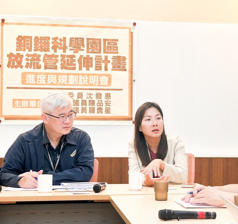 美光進駐銅科！陳品安（右）力促中央加速放流管計畫。（陳品安提供）