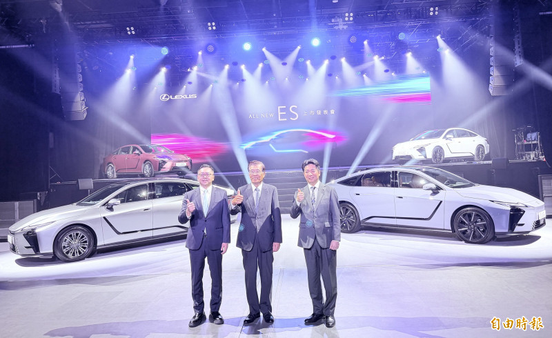 和泰（2207）汽車今天發表全新的LEXUS ES第8代大改款。（記者楊雅民攝）