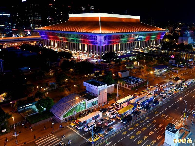 不服新光三越取得台北車站商場經營權 微風廣場正式提出異議