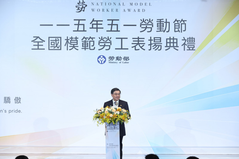 行政院長卓榮泰今日承諾，明年最低工資一定突破3萬元。（勞動部提供）