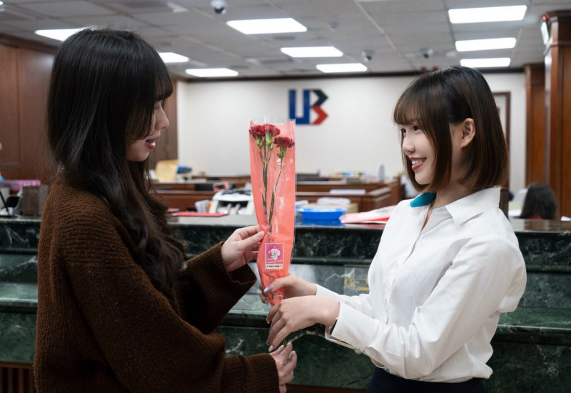 聯邦銀認購逾4萬株康乃馨 母親節前力挺花農、送愛心