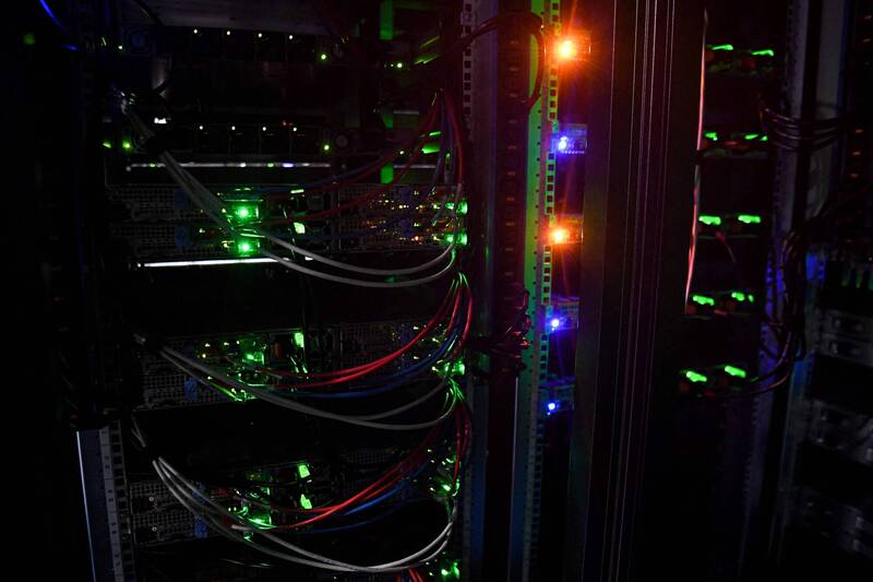 從無線電塔到無線充電：特斯拉百年前構想正在成真。（法新社）