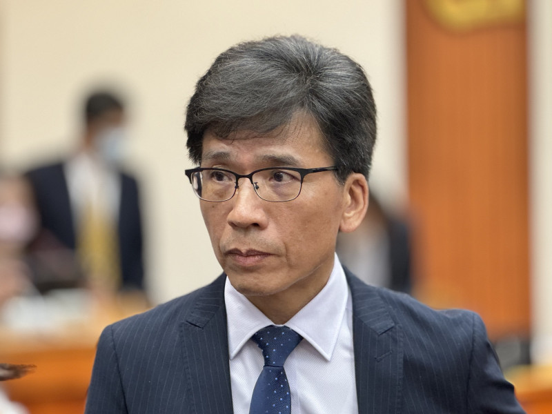 針對現行券商融資額度額度不得超過淨值4倍，券商喊話放寬至6倍，金管會主委彭金隆回應，「可以通盤檢討」。（記者王孟倫攝）
