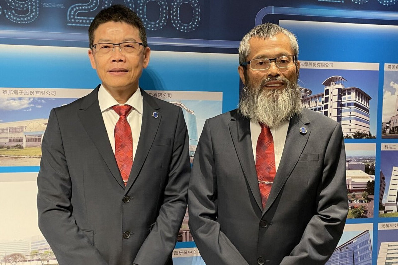 左為巨漢總經理羅瑞鴻，右為巨漢董事長王滄鍊。（巨漢提供）