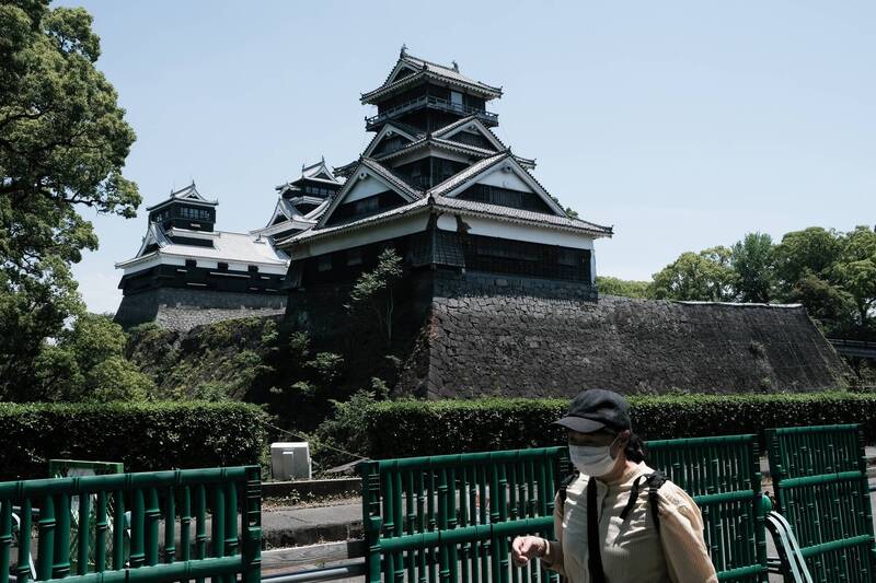 熊本市發布最新觀光統計數據發現，2025年外國人累計住宿人數達到115萬4000人，當中以台灣最多，達32萬4000人。圖為熊本城。（彭博）