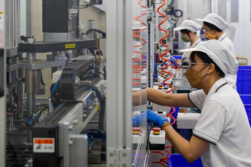 數據顯示，台灣無人機的產量已從2024年的約1萬架，增加到2025年的12倍以上，圖為雷虎無人機裝配線。（歐新社）