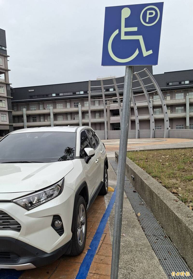 身心障礙者或親屬車輛專用停車位。（資料者，記者張協昇攝）