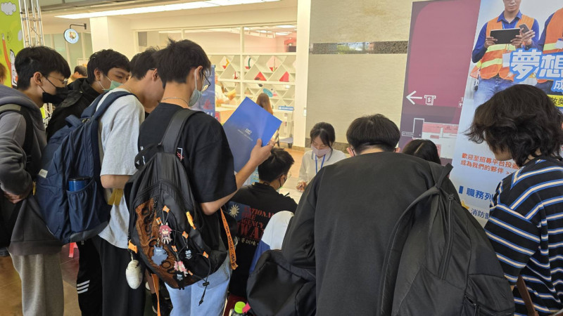 勞動部台南就業中心將於五月間連辦兩場大型聯合徵才活動。（資料照，台南就業中心提供）