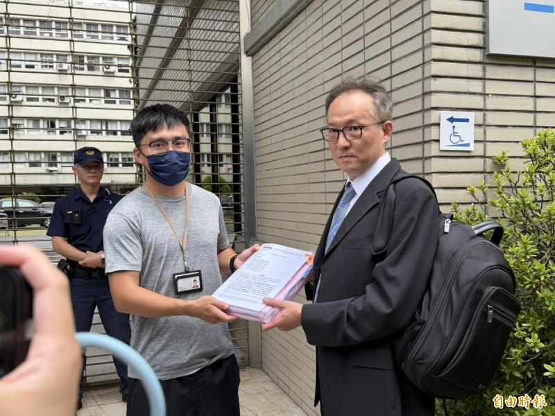 美商合泰上午赴經濟部遞交陳情函。（記者林菁樺攝）