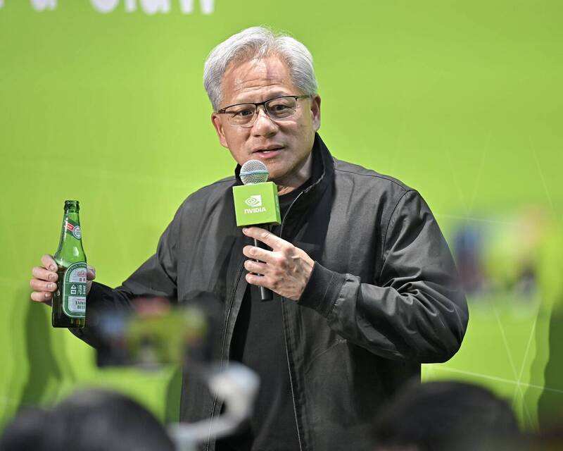 黃仁勳表示，這次來台有很多事情要做，和客戶、合作夥伴、員工見面與開會，也會和台積電創辦人張忠謀見面。（記者塗建榮攝）