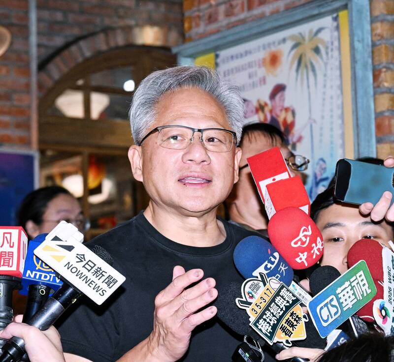 黃仁勳提早來台！下午前往南港瓶蓋工廠「養龍蝦」
