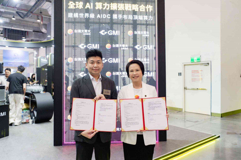 台灣大攜手GMI Cloud，搶海外AIDC商機。圖左為GMI Cloud營運長 William Shen，右為台灣大哥大企業服務事業商務長朱曉幸。（台灣大提供）