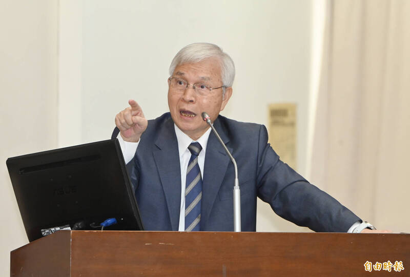 AI狂潮下立委點名三大異象，央行楊金龍認為距系統性風險仍有距離。（記者田裕華）