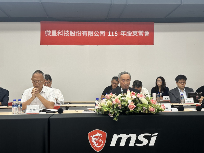 PC品牌大廠微星積極布局AI新產品線，董事長徐祥（圖中）今天主持股東常會。（記者方韋傑攝）