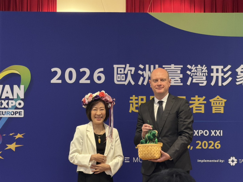 左起為經濟部次長江文若、波蘭駐台北辦事處長Janusz Bilski。（記者林菁樺攝）