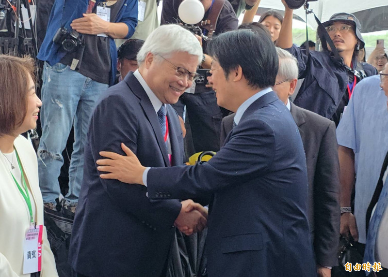 總統賴清德與台積電董事長魏哲家一起參加屏東台積電半導體供應鏈動土典禮。（記者葉永騫攝）