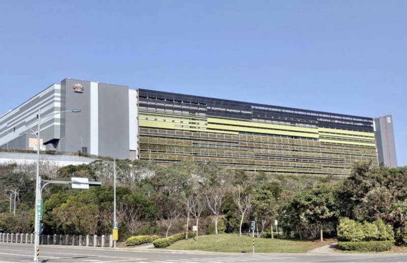 有關台積電中科新廠建設進度，經發局表示，第一期廠房工程進度良好，預計明年如期進場裝機，第二期工程也已進入基樁及回填階段。（經發局提供）