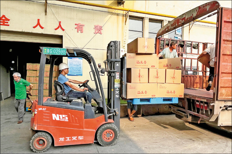 在北京的「万家小巨人」计划下,中国政府向数千家专业的中型公司投入了巨额补贴、税收优惠和国家资源,目的就是为了取代德国着名的「隐形冠军」。 (路透数据照) 在北京的「万家小巨人」计划下,中国政府向数千家专业的中型公司投入了巨额补贴、税收优惠和国家资源,目的就是为了取代德国着名的「隐形冠军」。 (路透数据照)