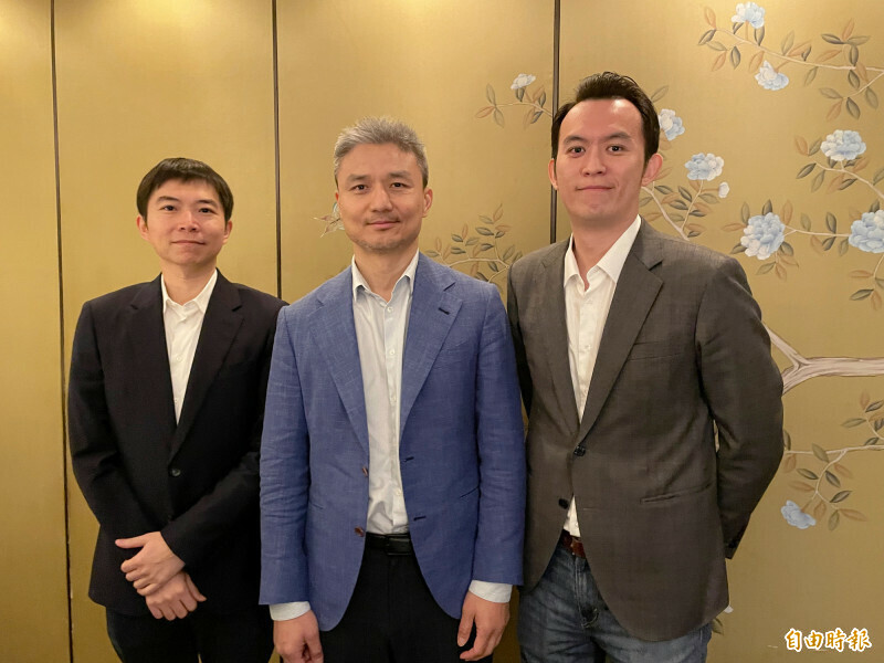欣新網結盟東南亞品牌營運龍頭。圖右起為總經理黃懷恩、董事長陳德仁、財務長游偉民。（資料照）