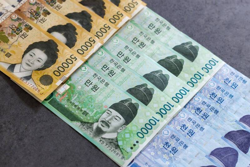 南韓將自7月6日起正式開放韓圜24小時交易。（示意圖，彭博）