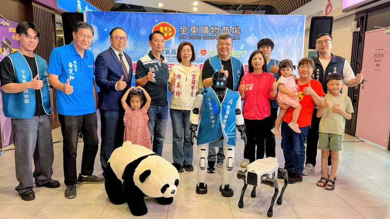 上緯攜手空氣島文創打造全台首創「AI機器狗互動遊樂園」。（業者提供）