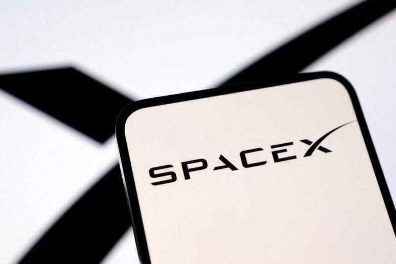 低軌衛星落地將有「Starlink條款」？通訊協會呼籲以國安、在地監理、公共利益為重。（路透）