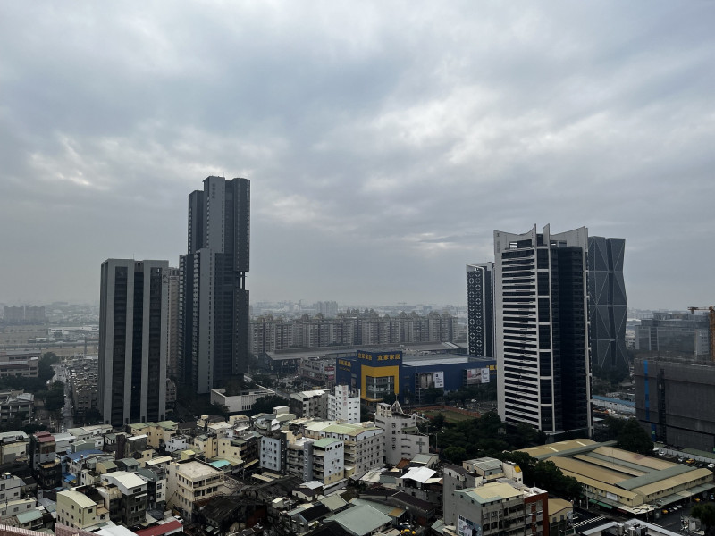 Q2高雄市新案每坪均價漲勢仍強勁，年漲幅8.2%。（記者徐義平攝）