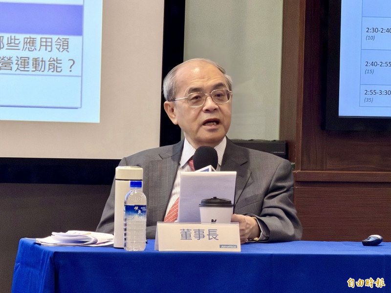 研華董事長劉克振強調，研華長期看好AI應用將由基礎建設進一步走向產業端。（記者方韋傑攝）