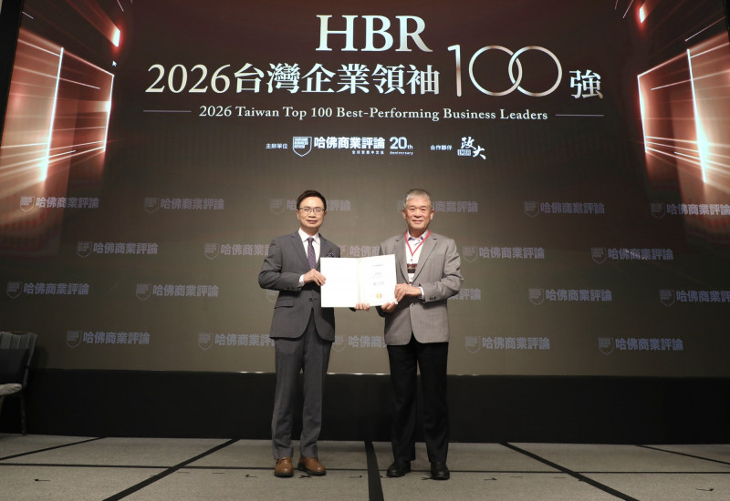 創見董事長束崇萬再度榮獲2026《哈佛商業評論》「台灣企業領袖100強」。（創見提供）