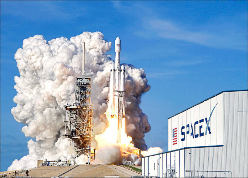 SpaceX嚇壞投資人！AI支出年增21倍  股價開盤暴跌7％