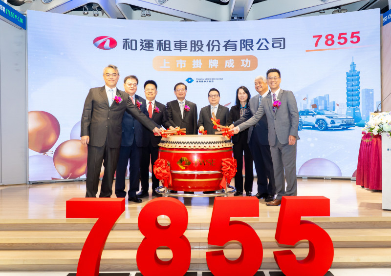 和泰（2207）集團小金雞和運租車（7855）今天以每股承銷價42元掛牌上市，早盤股價最高上漲至45元，漲幅逾7%，今年預估全年營收上看300億元，維持穩健成長動能。（和運提供）