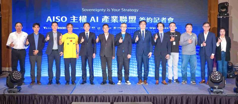 落實主權AI!奧義賽博、群聯電打造 「出廠即設防」原生防護力平台