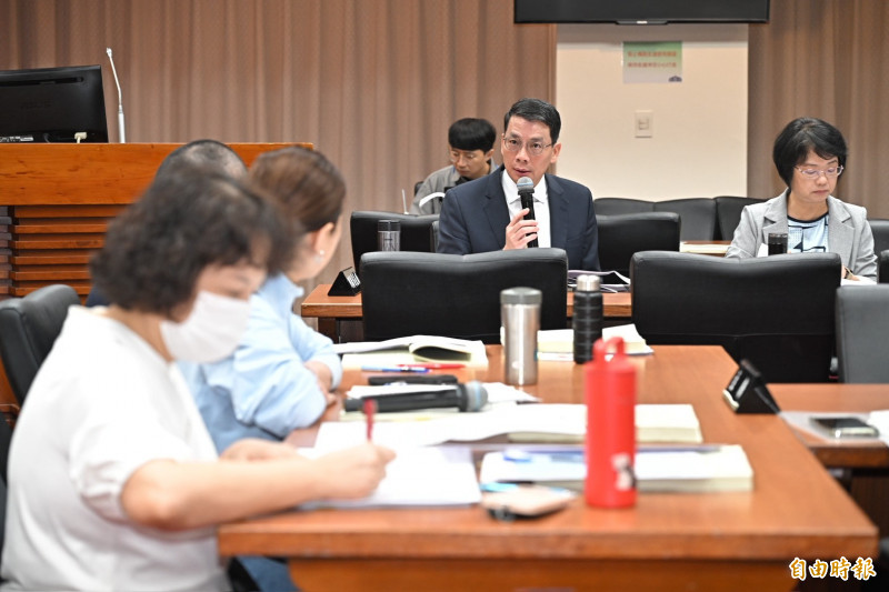 朝野協商所得稅法！未成年免稅額增50％ 軍公教、農勞保費比照健保全額扣除