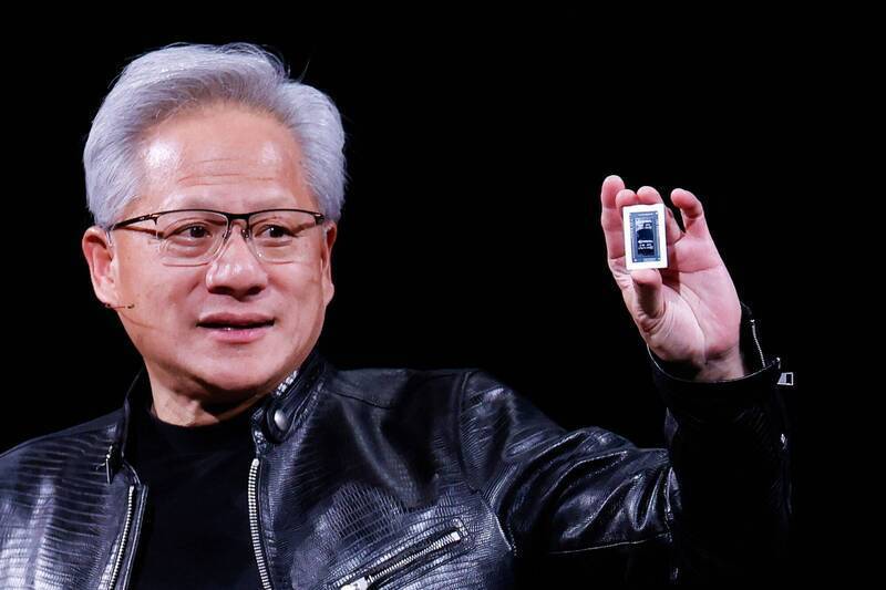 輝達不只賣晶片!FT專欄揭黃仁勳準備吃AI下一波紅利