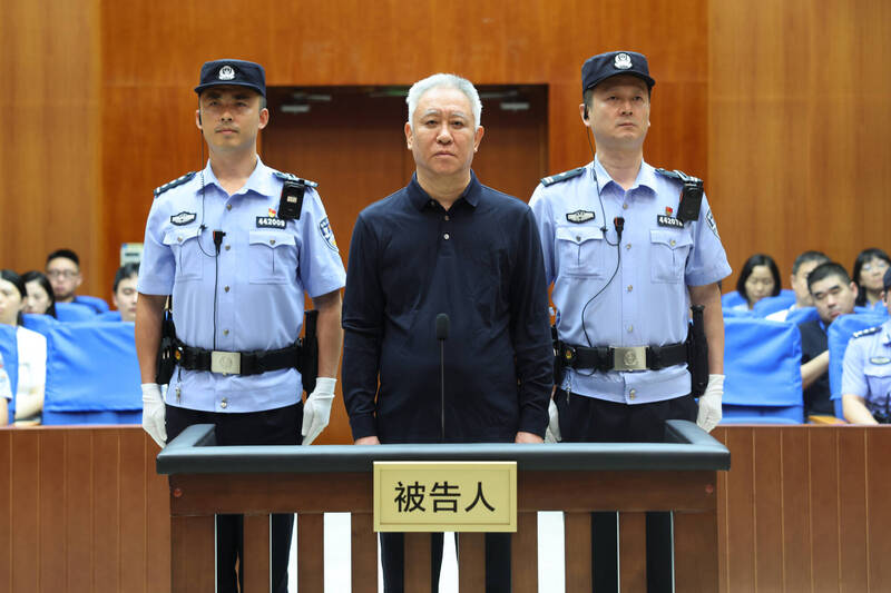 曾與許家印全家同遊歐洲!他暗批北京:房市繁榮歸體制、崩盤怪建商