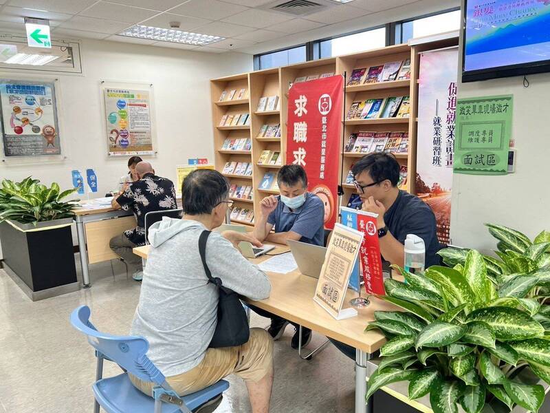 台北市就服站徵才937職缺 金皇炸雞首度加入招募