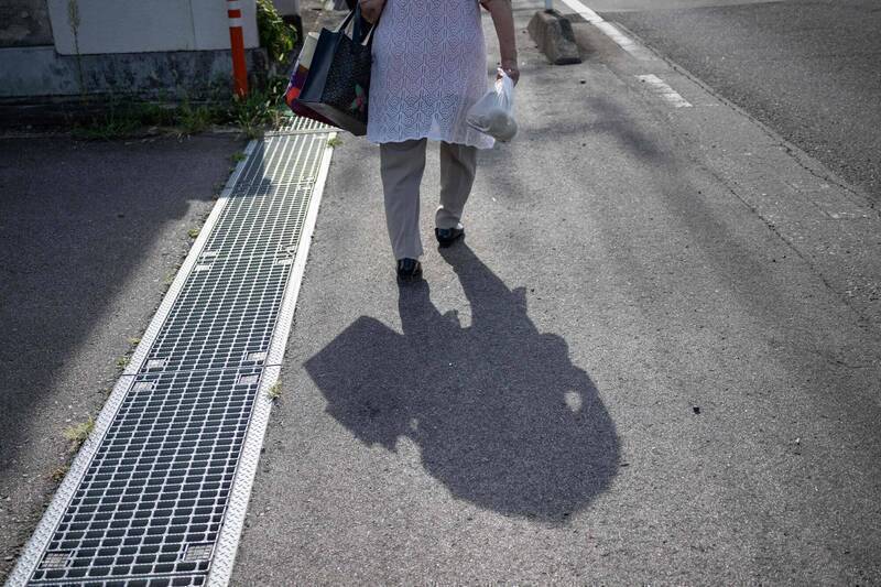 72歲有錢阿嬤掏錢討好孫輩!因友人「1句話」醒悟 晚年生活大逆轉