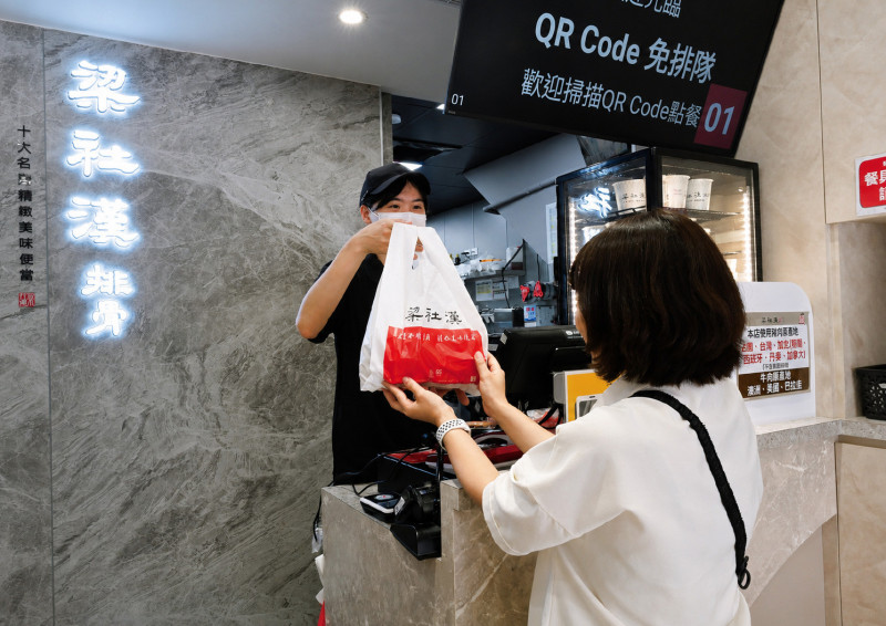 八方雲集、梁社漢打造純外帶店型 插旗高人流熱點