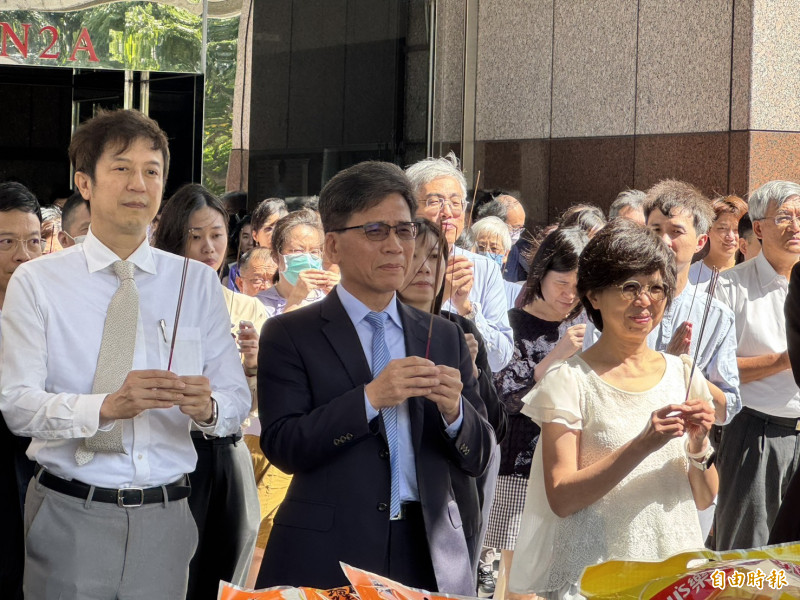 彭金隆中元節許「三安」願望 金融市場安全穩定、全民安心