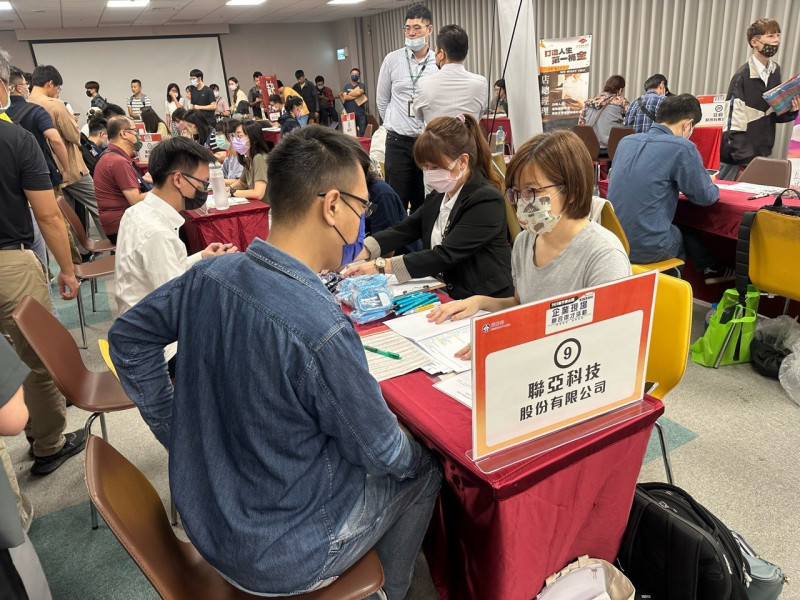 新竹現場徵才 20知名企業釋出1992職缺