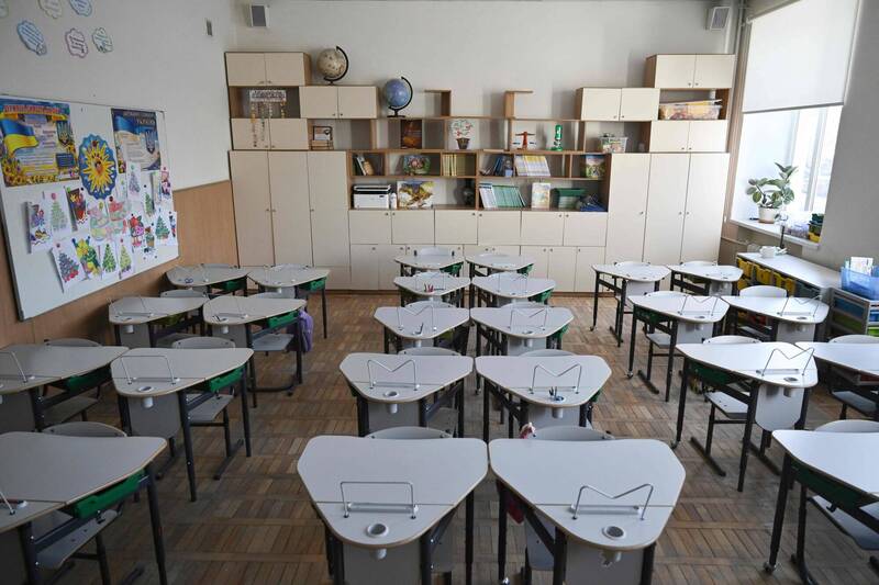 4寶爸付不起房租！偷把「這裡」當家 監視器意外曝光驚人真相